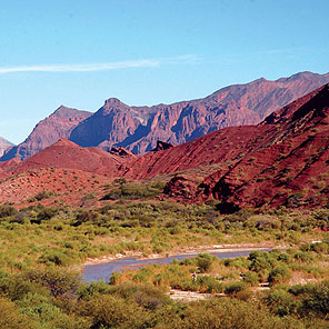 Cafayate: paisajes, artesanías y vinos